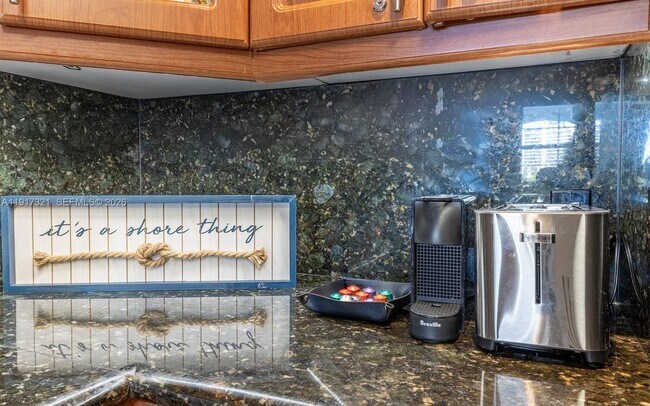 Building Photo - 3255 NE 184th St