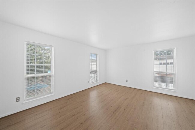 Building Photo - 6410 Del Monte Dr