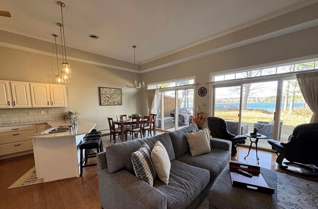 Building Photo - 41 Clearwater Dr