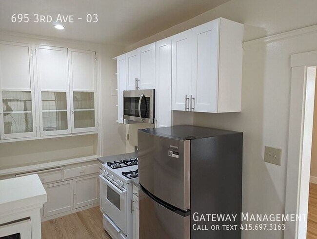 Building Photo - 695 3rd Ave