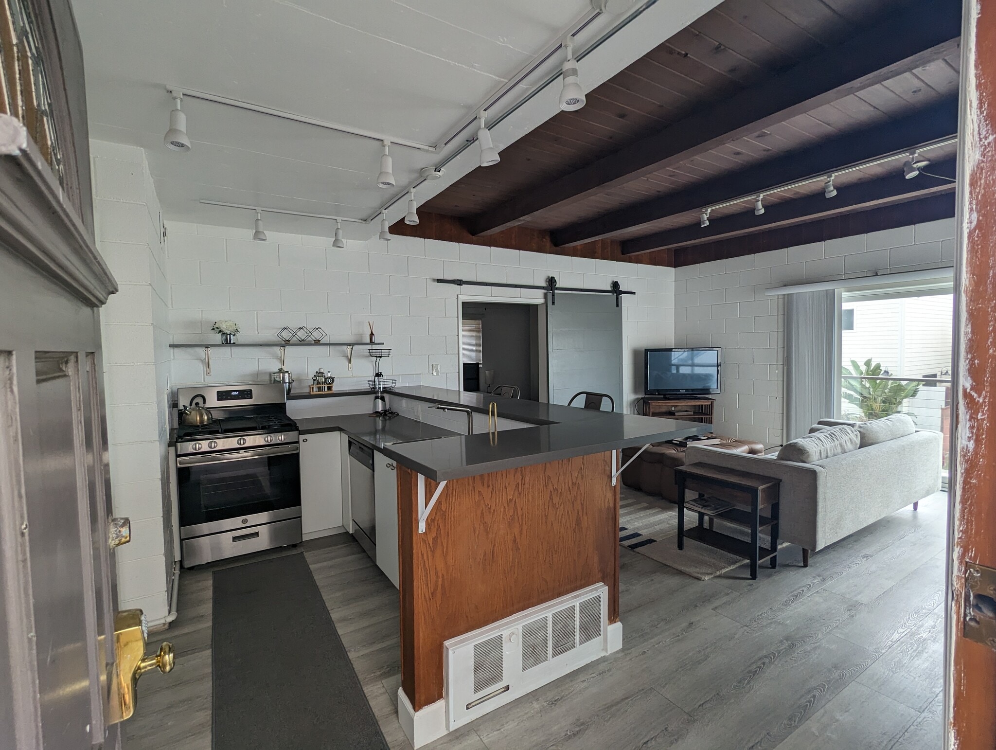 Building Photo - 3604 Alma Ave