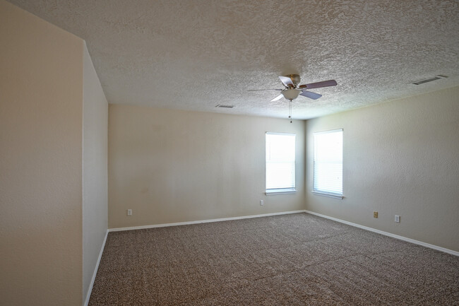 Building Photo - 6451 Shiprock Ct NE