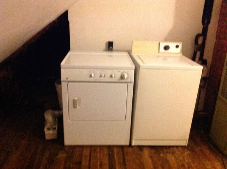 Building Photo - 188 Lawrence St