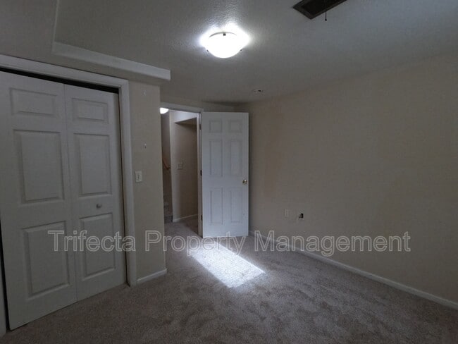 Building Photo - 622 Miller Dr