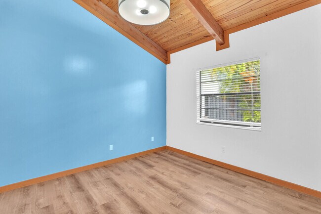 Building Photo - 100 Sparrow Dr