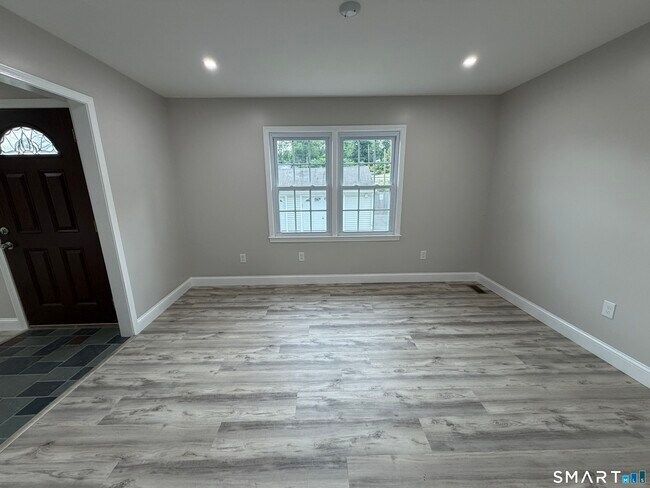 Building Photo - 56 Janet Cir