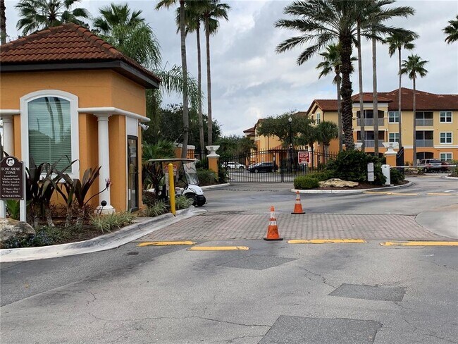 Building Photo - 5455 Vineland Rd