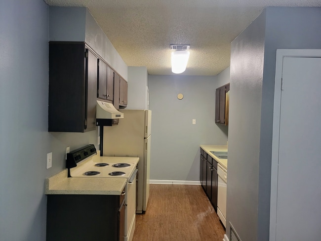 Woods 1A Kitchen.jpg - AndMark Shadow Wood
