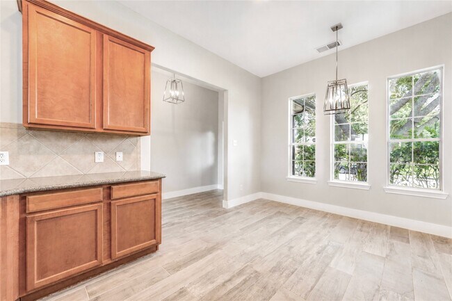 Building Photo - 22027 Field Green Dr