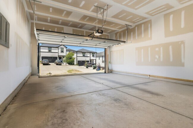 Building Photo - Move-In Ready 4BR Home | Deck, Patio & Open Concept Living