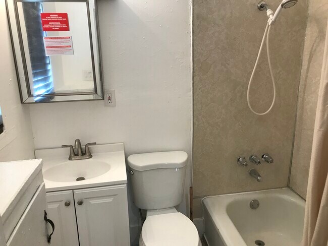 Building Photo - 1518 E Clinton Ave