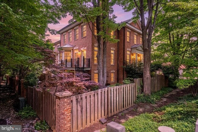 Building Photo - 2026 Mayfair McLean Ct