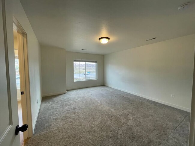 Building Photo - 4356 Hurstbourne Dr