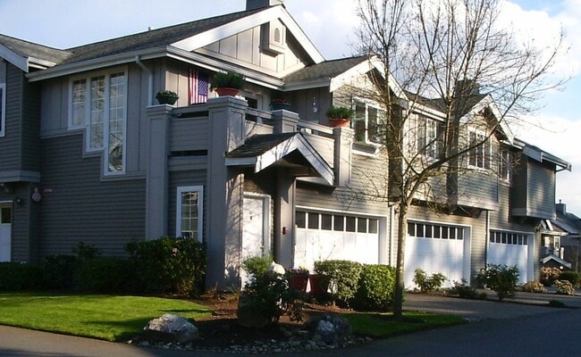 Primary Photo - Bright and Spacious Bothell Condo Overlook...