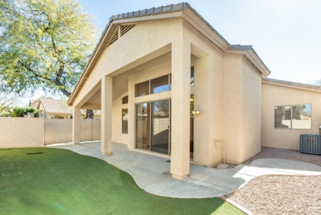 Building Photo - AVAILABLE NOW: Gorgeous 3 Bedroom 2 Bathro...