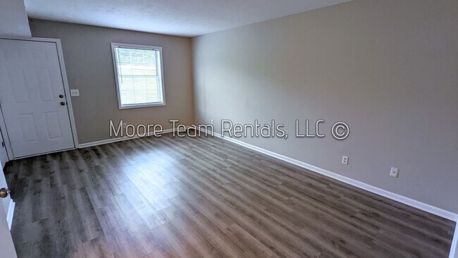 Building Photo - Just remodeled - 2 Bed/1.5Ba - Sect 8 Acce...