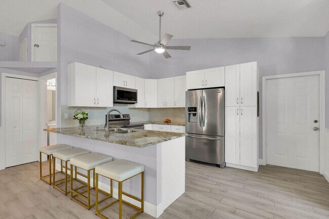 Building Photo - 1176 Staghorn St