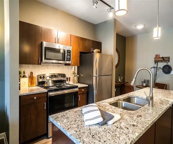 Building Photo - 305 River Fern Ave