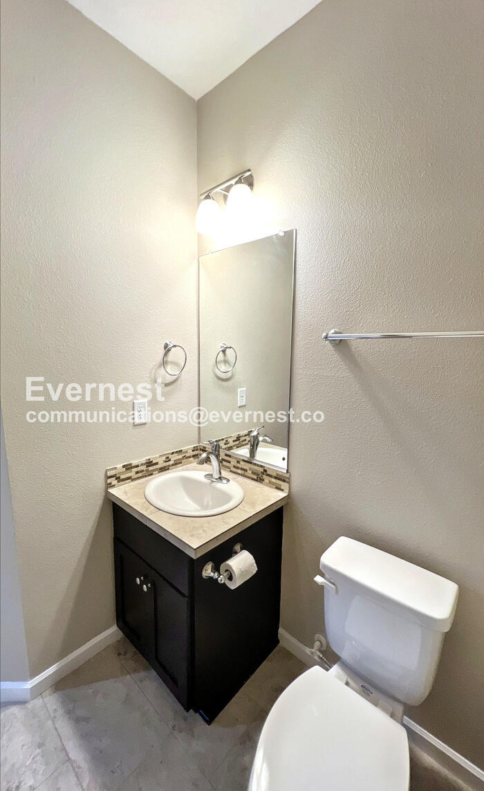 Building Photo - 17340 SE Elias Ct