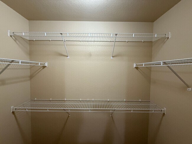 Building Photo - 3 Bed, 3 Bath Home in Forrest Meadows! – M...