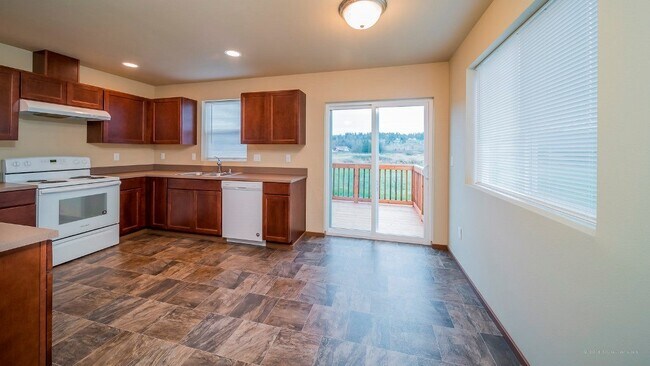 Building Photo - 10323 67th Ave NE