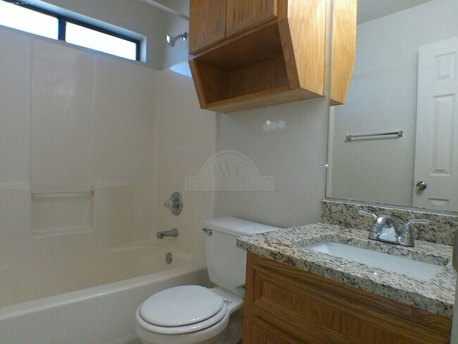 Building Photo - 915 McDaniel Cir