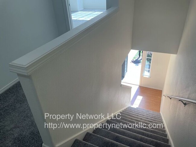 Building Photo - Gresham Townhouse for Rent