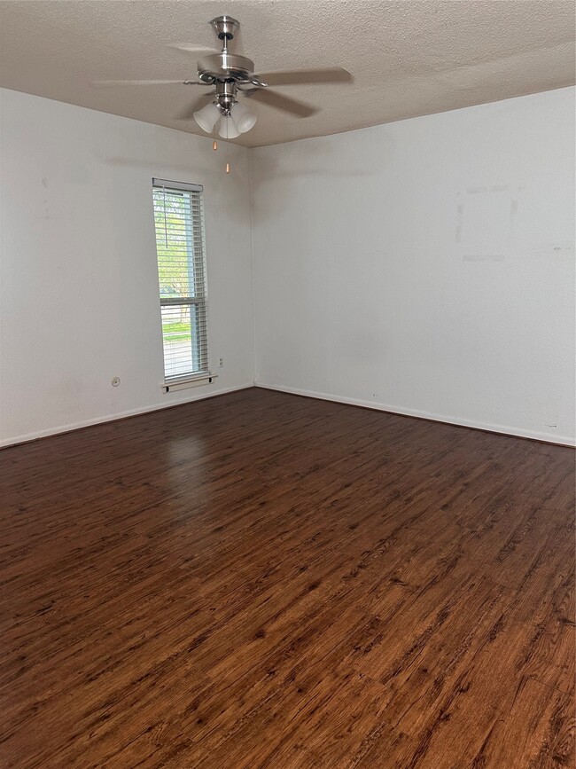 Building Photo - 1413 Bonanza Rd