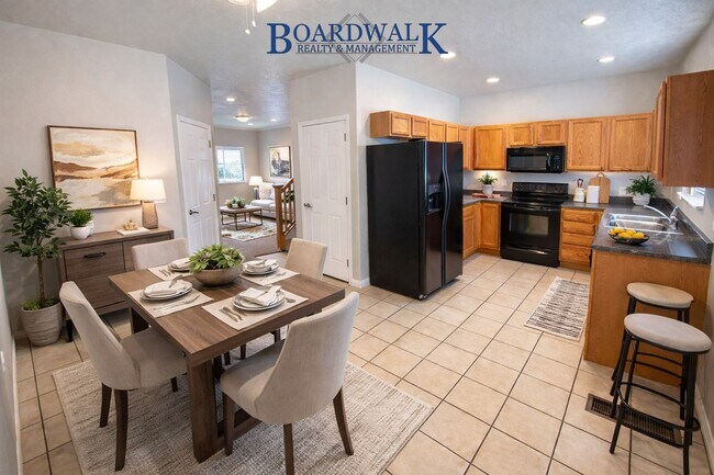 Building Photo - Beautiful 3 Bedroom Townhome End Unit in Draper!