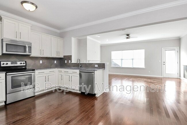 Building Photo - 8116 Dumphries Dr