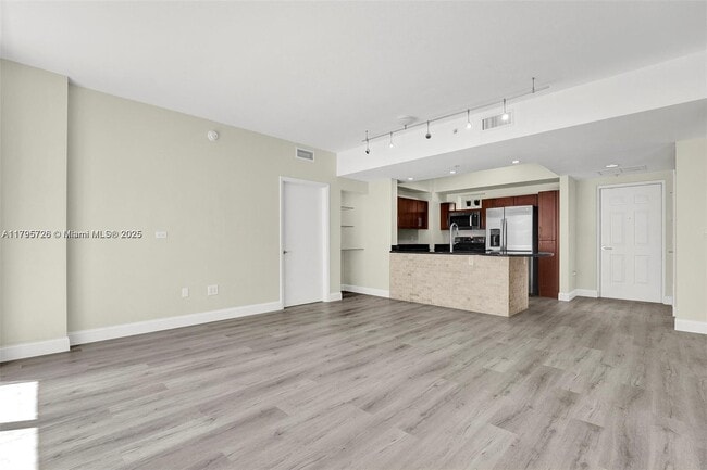 Primary Photo - 7280 SW 89th St