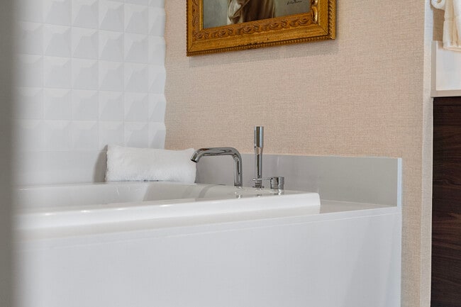 Building Photo - 301 1st St S