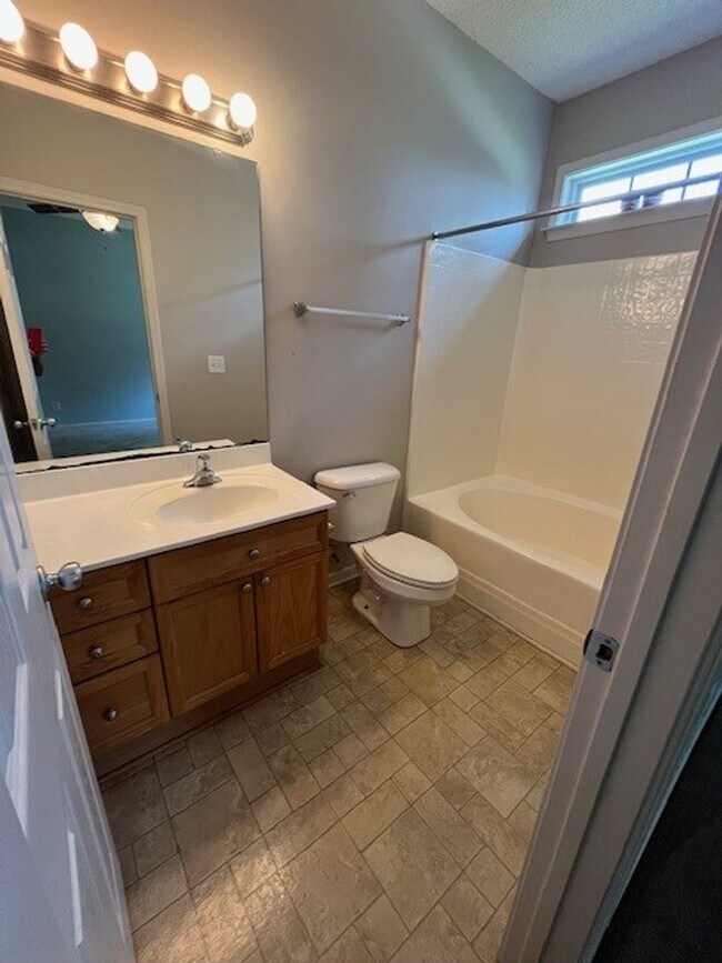 Building Photo - Charming 3-bedroom, 2-bath home in Leland, NC