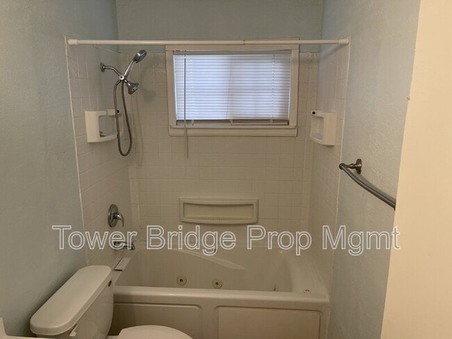 Building Photo - 8724 Halverson Dr