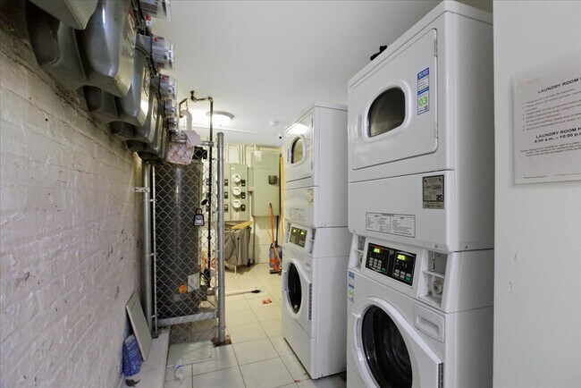 Building Photo - 4423 S Prairie Ave