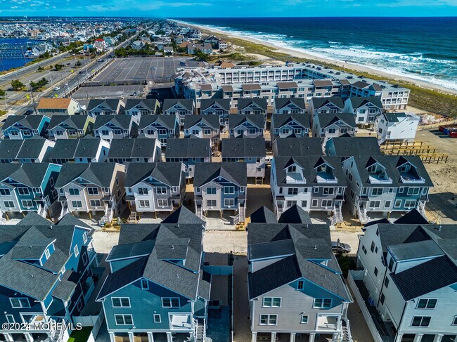 Building Photo - 19 Cummins St