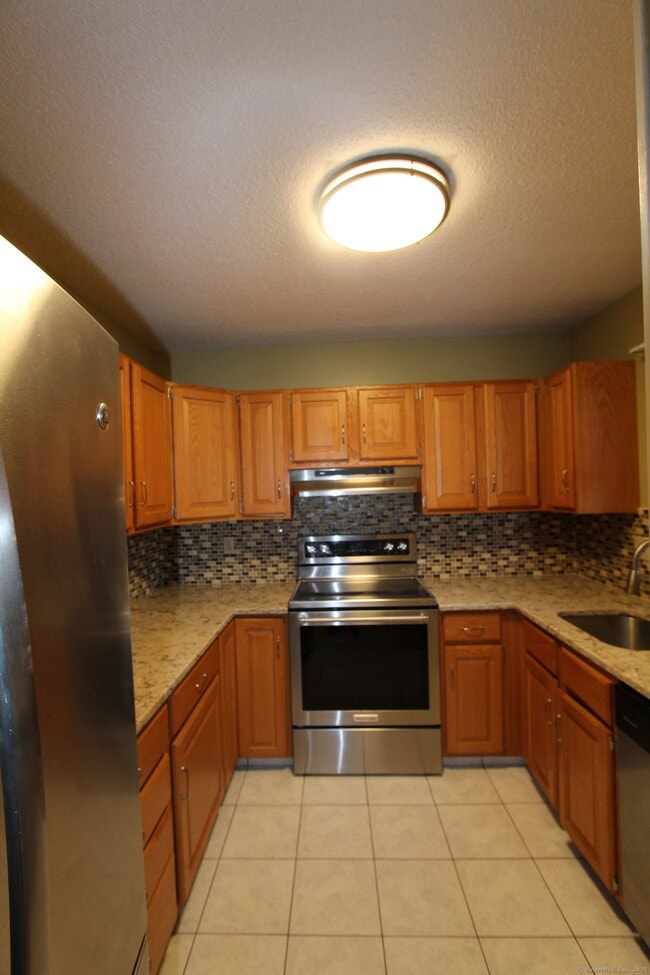 Building Photo - 44 Rosemary Ln