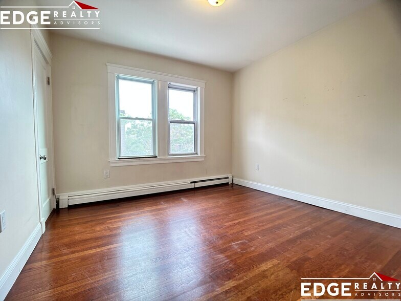 Building Photo - 18 Claymoss Rd