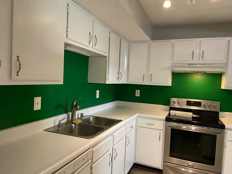 Building Photo - 818 Rubel Ave