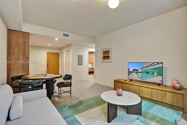 Building Photo - 11 NE 6th St