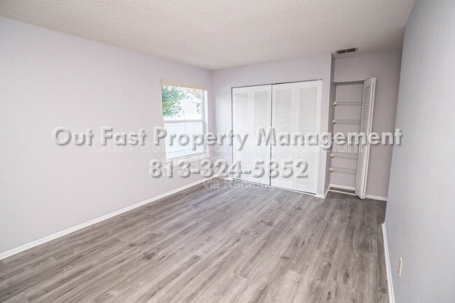 Building Photo - 2764 Kavalier Dr