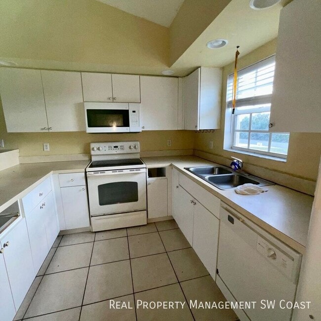 Building Photo - 3940 20th St W