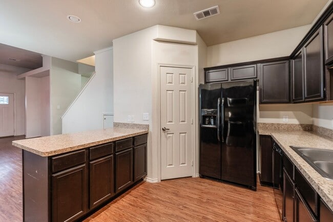 Building Photo - 3109 Lenway St
