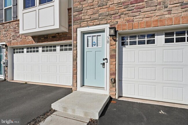 Building Photo - 30 Dolcie Ln