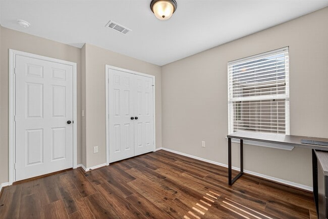 Building Photo - 4007 Delta Rose St