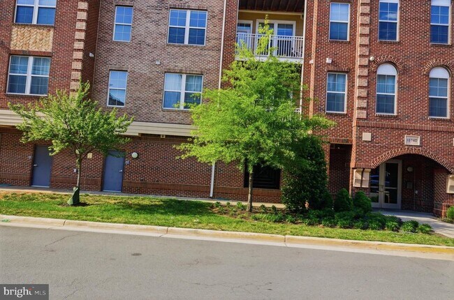 Building Photo - 13735 Air and Space Museum Pkwy