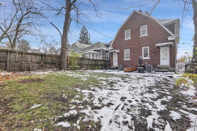 Building Photo - 182 E Patterson Ave