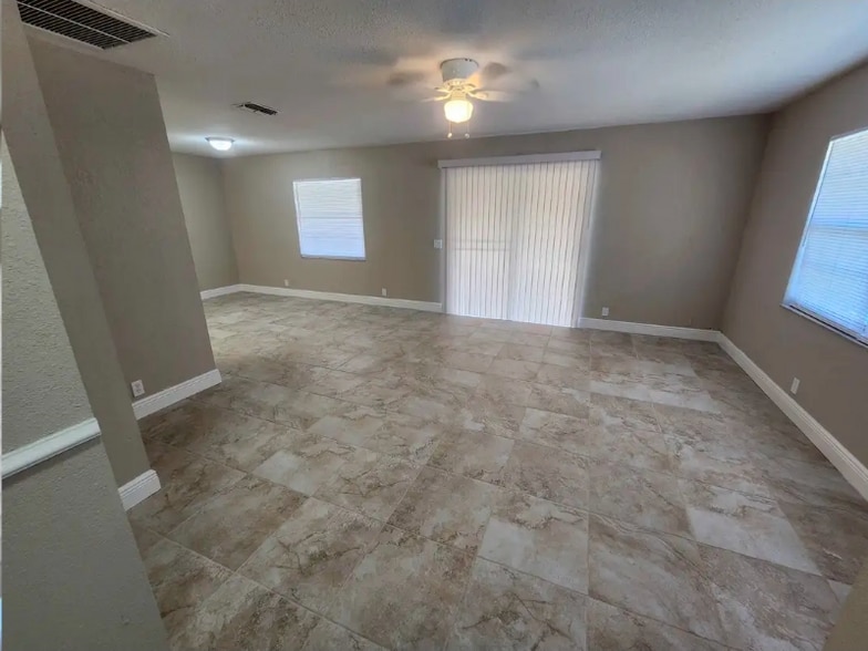 Building Photo - 5605 Struthers Ct