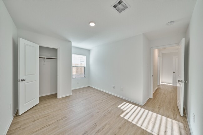 Building Photo - 3799 Solanum Dr