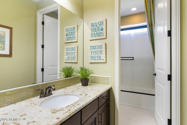 Building Photo - 3615 E Cassia Ln